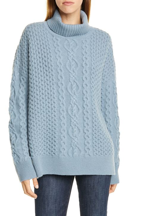 Cashmere knit turtleneck sweater in blue 